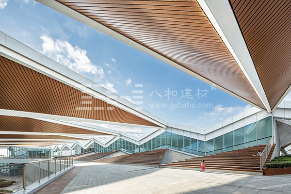 青島郵輪母港客運中心-鋁單板、仿木紋鋁天花吊頂5